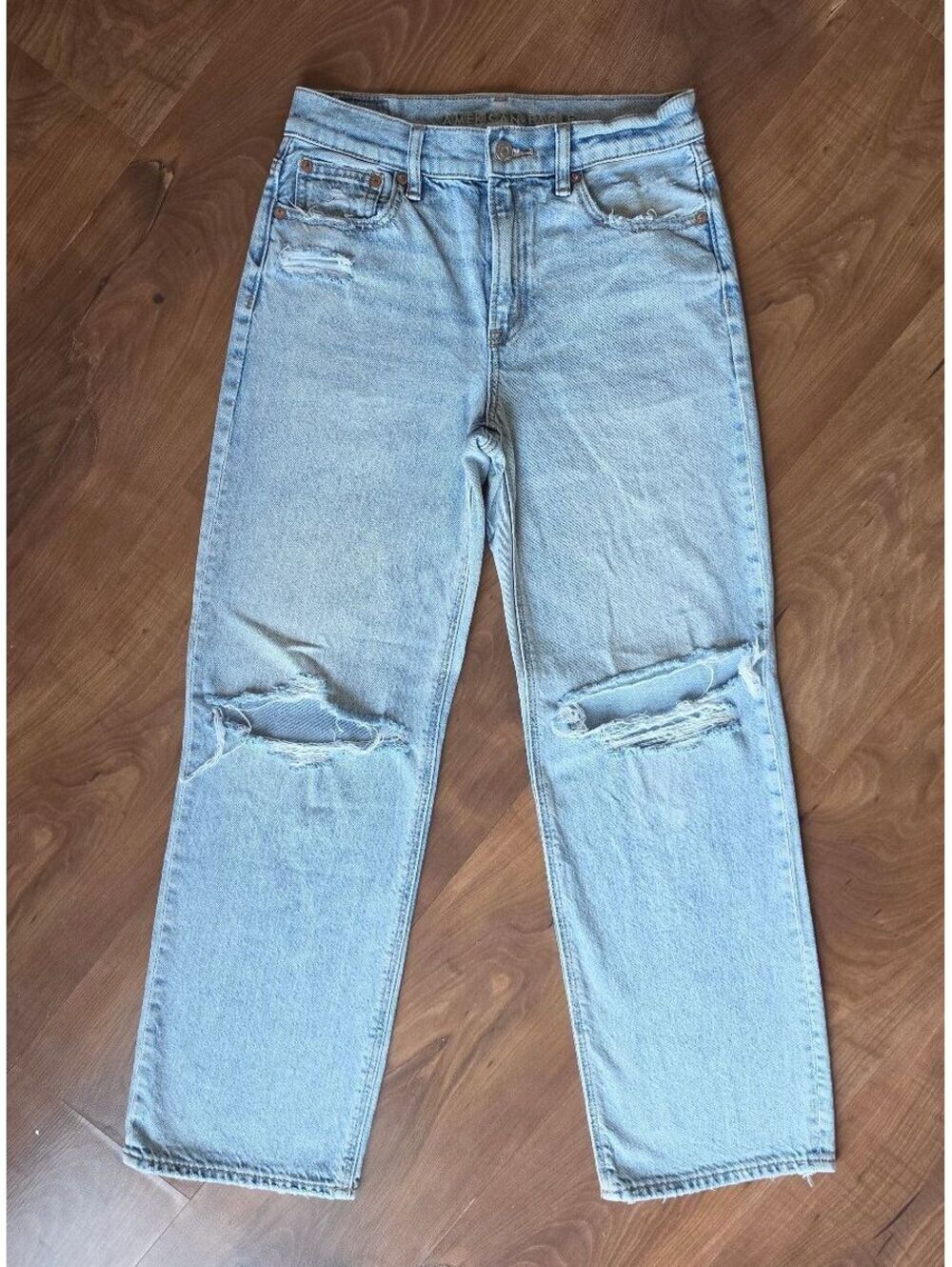 AE Strigid Ripped High Waisted Stovepipe Jeans Light Blue Size 2 short.